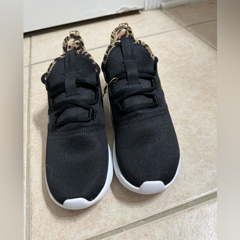 Adidas Women Cloudform Sneakers size 9 NWT